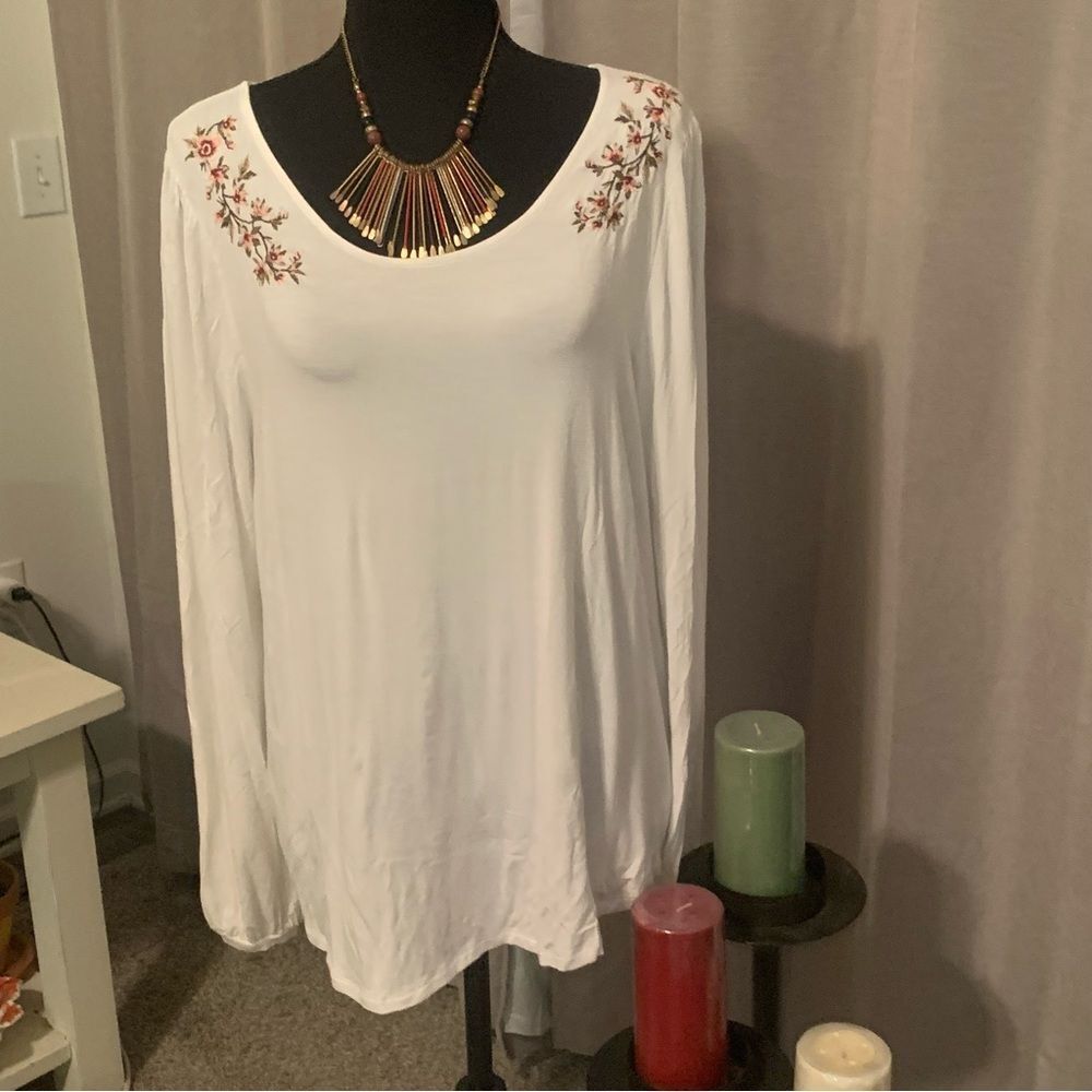 White Long-Sleeve Scoop Neck Top with Floral Shoulder Embroidery